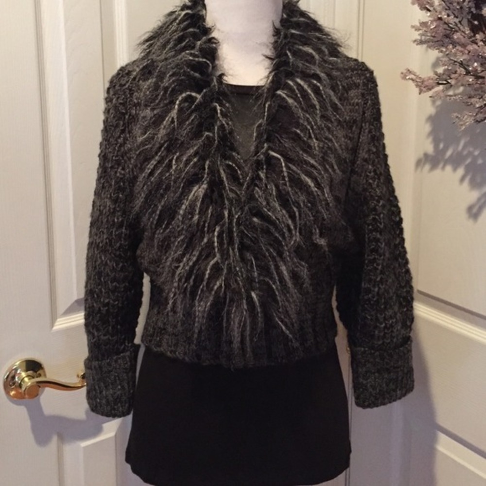 Adorable cropped faux fur trimmed sweater